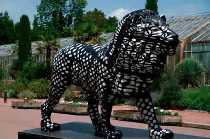 null Nora Boudjemaï : création peinte sur sculpture de lion en résine de polyester...