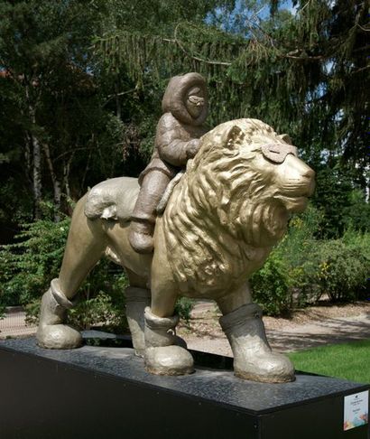null Bruno Pilloix : "Lion polaire " - création plastique sur sculpture de lion en...