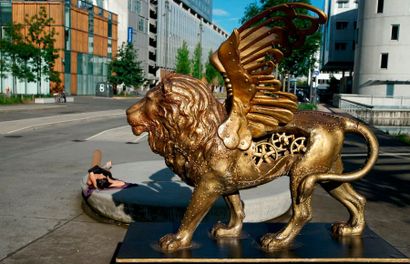 null Georges Faure : "Lion ailé" - création plastique sur sculpture de lion en résine...