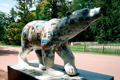 null Denis Gaydier : "Mail Art" - création plastique sur sculpture d'ours polaire...