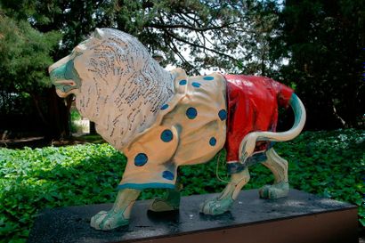 null Jean-François Bottollier : création plastique sur sculpture de lion en résine...