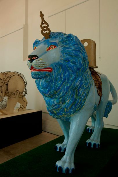 null William Adjété Wilson : "Lion bleu à la licorne" - création plastique sur sculpture...