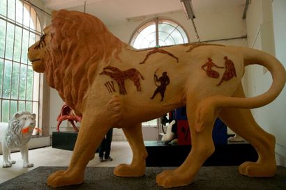 null Elisabeth Laure & Elisabeth Ragon : création mosaïque sur sculpture de lion...
