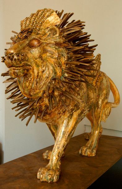 null Valkies : création plastique sur sculpture de lion en résine de polyester armée...