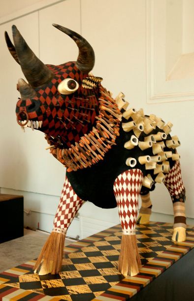 null Frédéric Voisin : "Torinocéron" - création plastique sur sculpture de taureau...