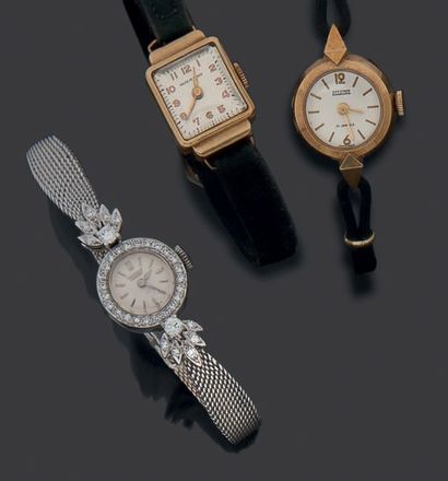 null Lot de 3 montres dame
Tissot or blanc, lunette diamants.
Anonyme or jaune. Allaine,...