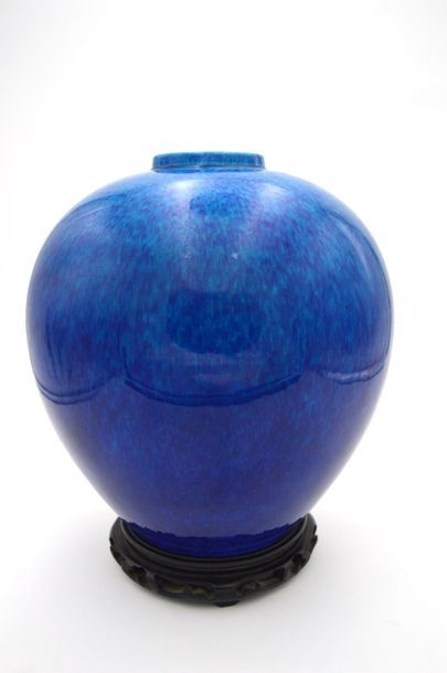 null Paul Millet à Sevres

Vase boulle en céramique émaillée bleue

H: 31 cm
