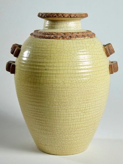 null Luc LANEL (1893-1965)

Vase ovoïde à deux anses doubles en céramique craquelée...