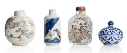 CHINE 
Lot de quatre objets, dont trois tabatières, l'une en verre peint à l'intérieur...