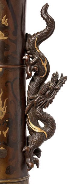 JAPON 
Important vase en bronze sentoku, à large panse basse et haut col s'évasant...