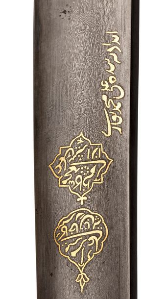 INDE MOGHOLE XIXE SIÈCLE 
Exceptionnel sabre Talwar en acier damassé avec inscription...