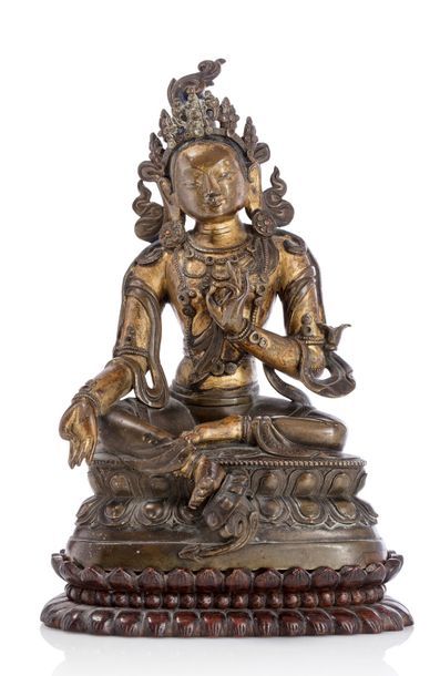 SINO-TIBET 
Sujet en bronze partiellement doré représentant la Tara verte, assise...