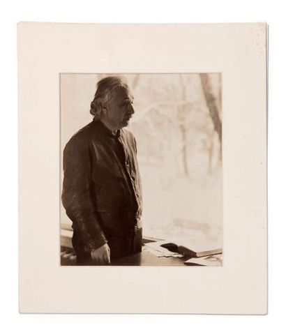 EINSTEIN ALBERT (1879-1955). PHOTOGRAPHIE avec dédicace autographe signée, 1947;...