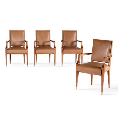 André ARBUS (1903-1969) Suite de 4 fauteuils Cuir, bois, laiton 92 x 56 x 58 cm.