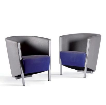 ANTONIO CITTERIO (1950) 
Paire de fauteuils dits Rich
Tissu, aluminium
70 x 64.5...