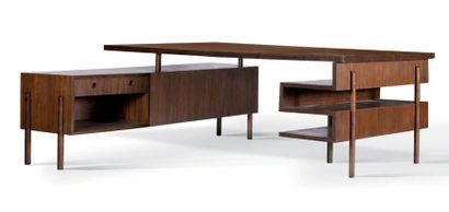 Pierre Jeanneret (1896-1967) 
Bureau démontable
Teck.
74 x 184 x 186 cm.
Circa 1...