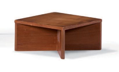 Pierre GUARICHE (1926-1995) 
Table
Bois.
18 x 35 x 35 cm.
Minvielle, circa 1965