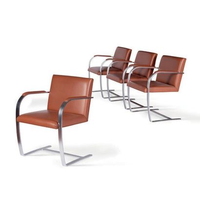 Ludwig Mies van der Rohe (1886-1969) 
Suite de 4 fauteuils dits Brno
Cuir, acier....