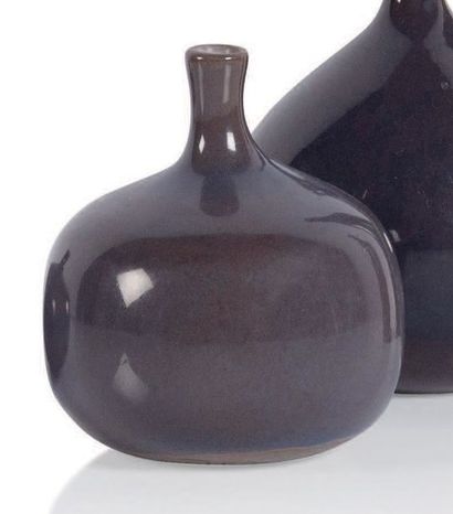 JACQUES (1926-2008) & DANI (1933-2010) RUELLAND Vase
Céramique
Signée
H.: 11. 5 cm.
Circa...
