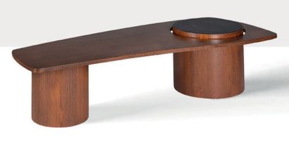 R&S ASSOCIATES Table
Teck
38 x 122 x 38 cm.
1967

Provenance:
- Aménagement de l'exposition...