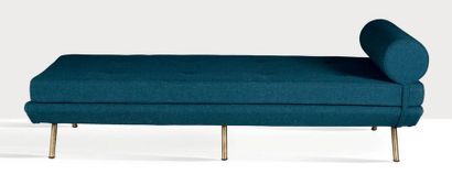 Marco ZANUSO (1916-2001) Lit de repos
Drap de laine, laiton
40 x 191 x 90 cm.
Arflex,...