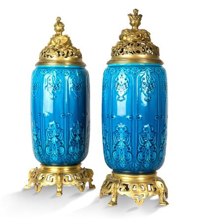 null THÉODORE DECK (1823-1891)

Paire de vases formant brûle-parfums en céramique...