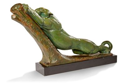 null ANDRÉ VINCENT BECQUEREL (1893-1981)

Panthère s’étirant sur un arbre

Bronze...