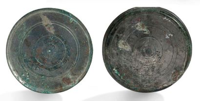 null MIROIR BIVALVE. ART ROMAIN, IER - IIE S. AP. J.-C.
A ROMAN BRONZE AND SILVER...