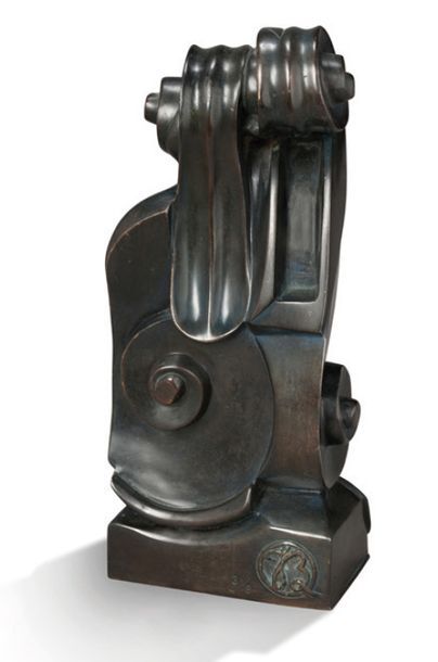 ECOLE MODERNISTE, VERS 1950 Abstraction
Sculpture en bronze à patine brune
Monogrammée...