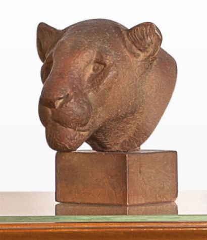 Georges GUYOT (1885-1973) Tête de lionne
Sculpture en terre cuite signée.
Cachet...