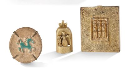 LINE VAUTRIN (1913-1997) • Poudrier en bronze doré "Les trois grâces"
Signé 7,5 x...