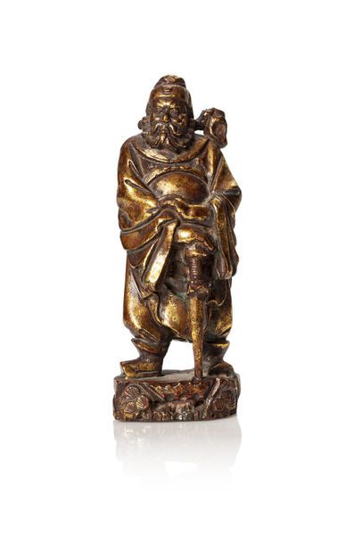 CHINE Personnage en bois doré représentant un guerrier à l'épée.
H. 14 cm

中国二十世纪...