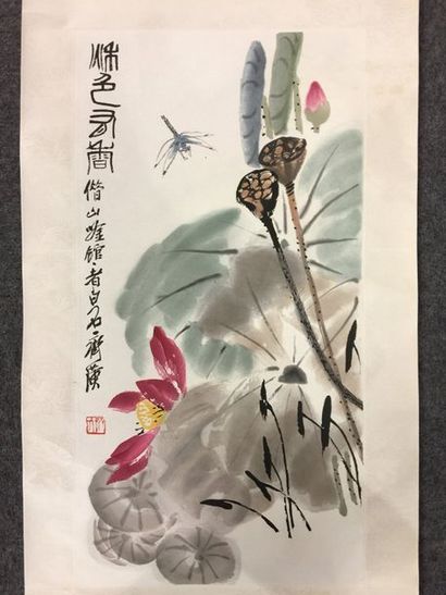 CHINE Lithographie sur papier représentant des fleurs de lotus et libellule, signé...