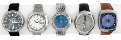 null LOT de 10 montres des SEVENTIES dont TISSOT, LIP, ENICAR, BULOVA, ZENITH, ZODIAC,...