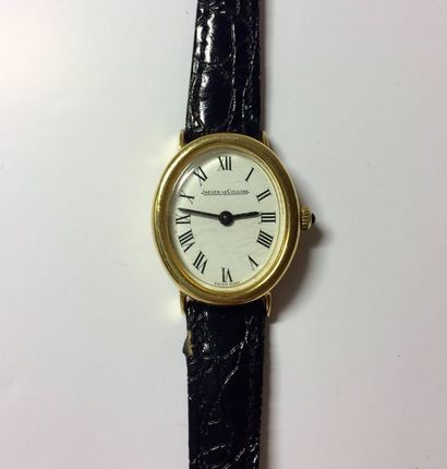 JAEGER-LeCoultre Vers 1960. Modèle de dame or jaune ovale.
Cadran blanc, chiffres...