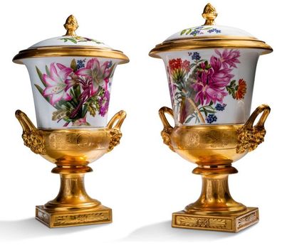 PARIS MANUFACTURE DE DARTE, DÉBUT DU XIXE SIÈCLE Exceptionnelle paire de vases Médicis...