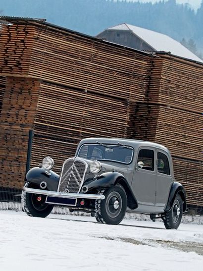 1934 Citroën Super MODERN TWELVE Certainement l'une des plus rares et anciennes Traction
Restauration...