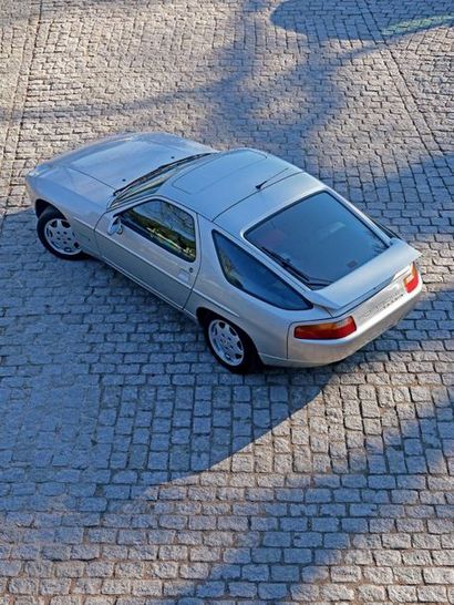 1991 PORSCHE 928 S4 GT ex Johnny Hallyday Achetée neuve par Johnny Hallyday
Historique...