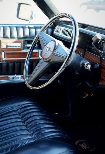 1976 CADILLAC V8 5.7l Seville C’est l’Amérique!
Ligne élégante et statutaire
V8 5.7l...