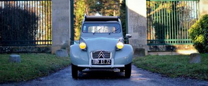 1960 Citroën 2CV Formidable jus d'origine
Une des premières «nouveau capot»
Vert...