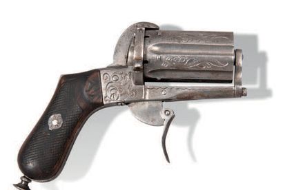 null Revolver poivrière à broche.
Pin-Fire Pepperbox Revolver.
Six coups.
Long barillet...