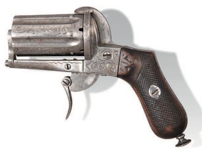 null Revolver poivrière à broche.
Pin-Fire Pepperbox Revolver.
Six coups.
Long barillet...