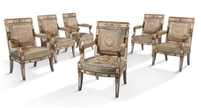 null 
SUITE DE SIX FAUTEUILS ET SIX CHAISES À DOSSIER PLAT en bois mouluré richement...