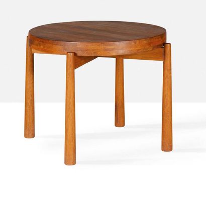 JENS HARALD QUISTGAARD (1919-2008) Table
Teck
44 x 55 cm.
Richard Nissen. Circa ...