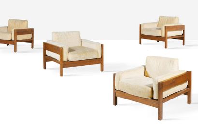 Emile VERANNEMAN (1924-2004) Suite de 4 fauteuils
Bois, velours
51 x 75 x 85 cm.
1965
Note:
-...