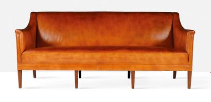 KAARE KLINT (1888-1954) Canapé
Cuir, bois
90 x 195 x 80 cm.
Rud Rasmussen, circa...