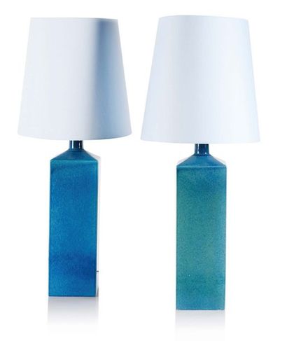 LE KLINT (XX) Paire de lampes
Céramique, tissu
Signées
H.: 105 cm.
Circa 1955