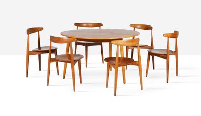 Hans J. wegner (1914-2007) Table FH4602 et 6 chaises FH 4103 dits
Heart
Teck, chêne
72...