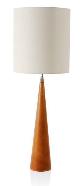 TRAVAIL SCANDINAVE Lampe
Cuir, métal
H.: 55 cm.
Circa 1955