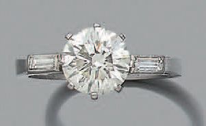 null Bague "diamant"
Diamant rond, diamants de taille baguette, or gris 18k (750)
Poids...